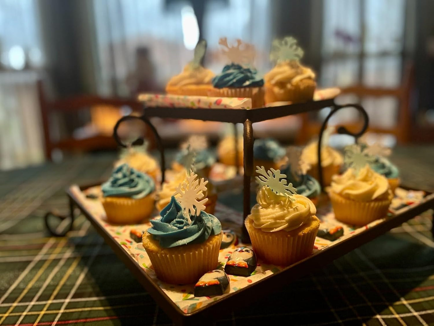 50pcs Edible Blue Snowflakes for Cake Decorating Cupcake Toppers for Christmas Winter frozen Theme Birthday Party Decorations