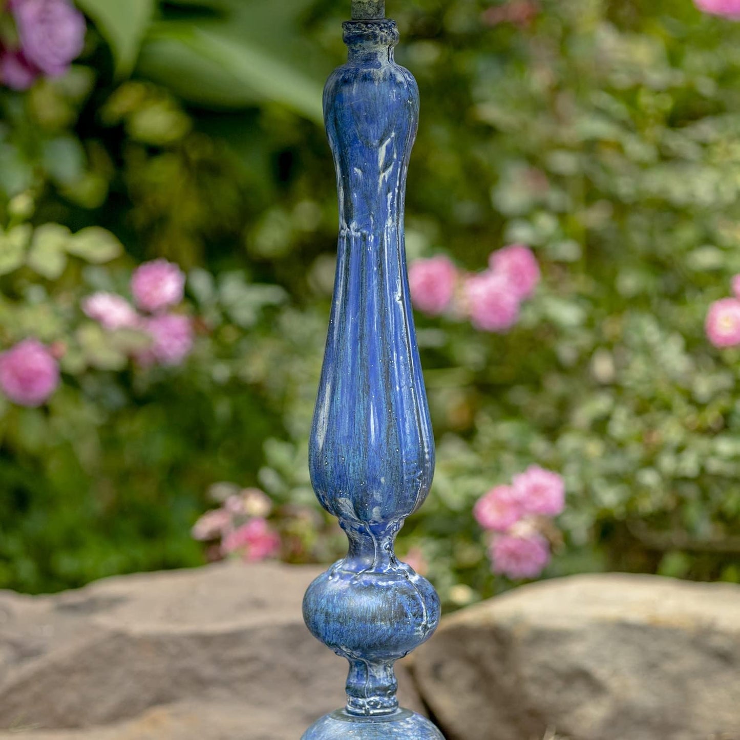Zaer Ltd. Ornate Metal Pedestal Style Birdbath with Cast Iron Birds on Rim Full Base (Blue)